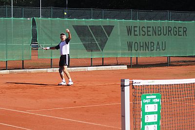 Mit einem satten Aufschlag ...