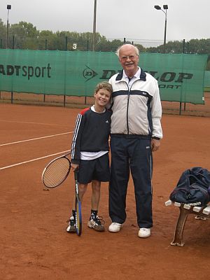 Junger Mann mit reifer "Dame"