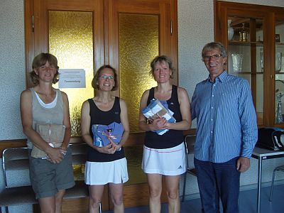 Glückliche Siegerinne Damen 40