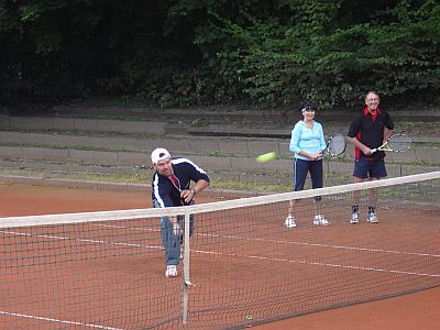 Ein tiefer Volley von Enrico