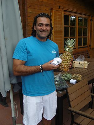 Sieger mit goldener Ananas